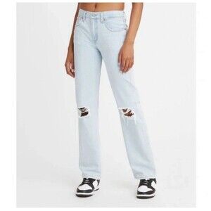 Levi’s Women’s Low Pro light wash Jeans mid rise straight leg size 25